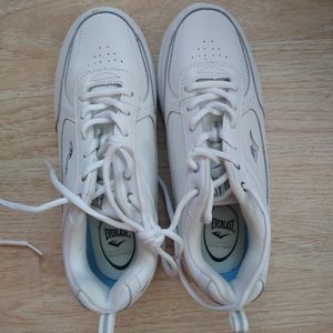 ***FINAL PRICE and SHIPPING*** Everlast Athletic Shoes Size 8W with Memory Foam